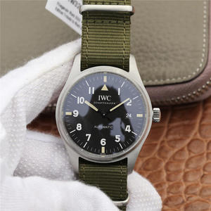 M+ IWC Mark 18 Pilot's Watch "Tribute to Mark 11" Special Edition IW 327007. Reloj de hombre correa de seda mecánica automática