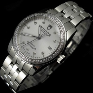 Maailmankuulu kellot Sveitsin liikkeen hieno jäljitelmä Tudor Junyu kaikki teräs teräs vyö tapauksessa timantteja kolminapainen timantti mittakaavassa Sveitsin liikkeen Hongkongin kokoonpano