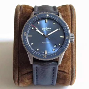 ZF produz Blancpain 50 Procurando relógio de réplica de relógio mecânico masculino de Bathyscaphe